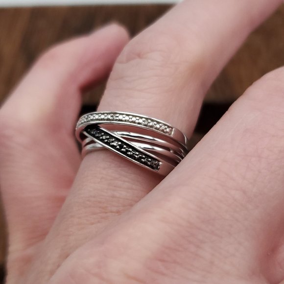 Size 7 925 Sterling Silver Two Tone Light And Dark Diamond Chips Ring - Picture 3 of 8